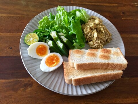 チキンのココナッツカレーソース和え